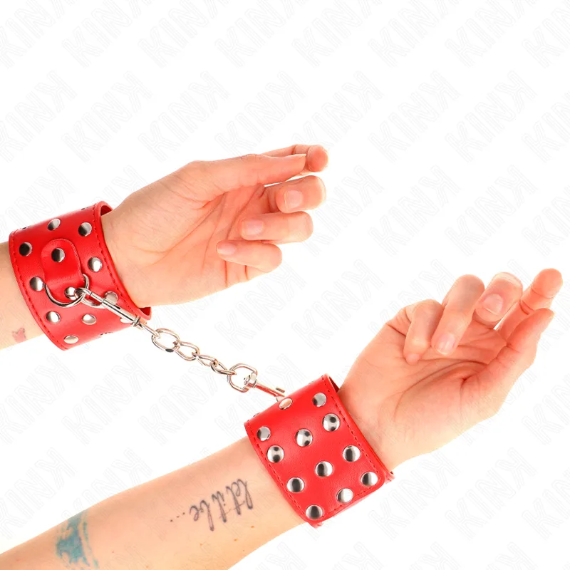Kink Justerbara Handledsrestriktioner med Tryckknappsförslutning och Nitaldetaljer i Rött – 19–24 cm x 5,5 cm