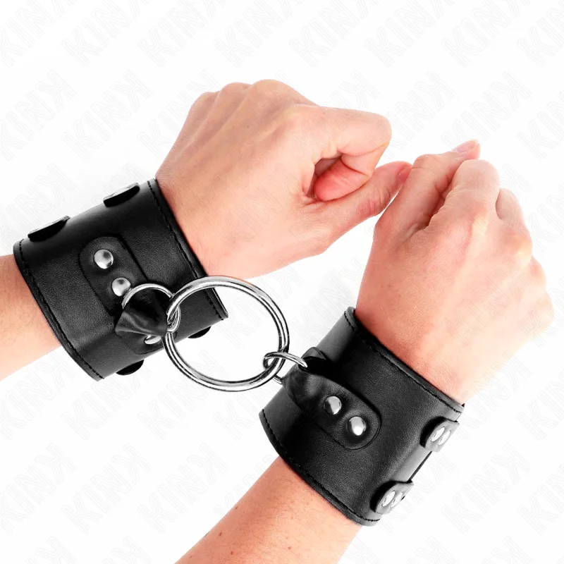 Kink Fixed Wrist Restraints med ring och nitar – Justerbara svarta manschetter 17–22 cm x 6,5 cm